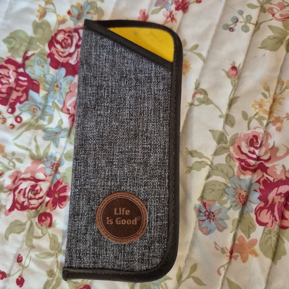 ❤️‍🔥Life Is Good Mens/Womens Slim Glasses Case